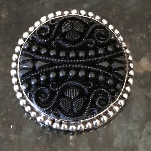 Silver Pin Brooch, Pendant Beautiful Carved Black Inset Absolute STEAL MARKDOWN! - Picture 1 of 4